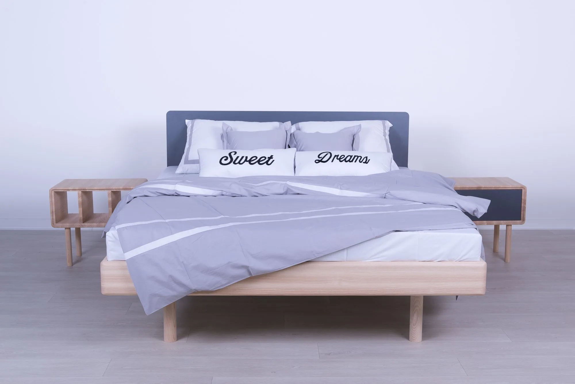 Solid wood bed Maseo