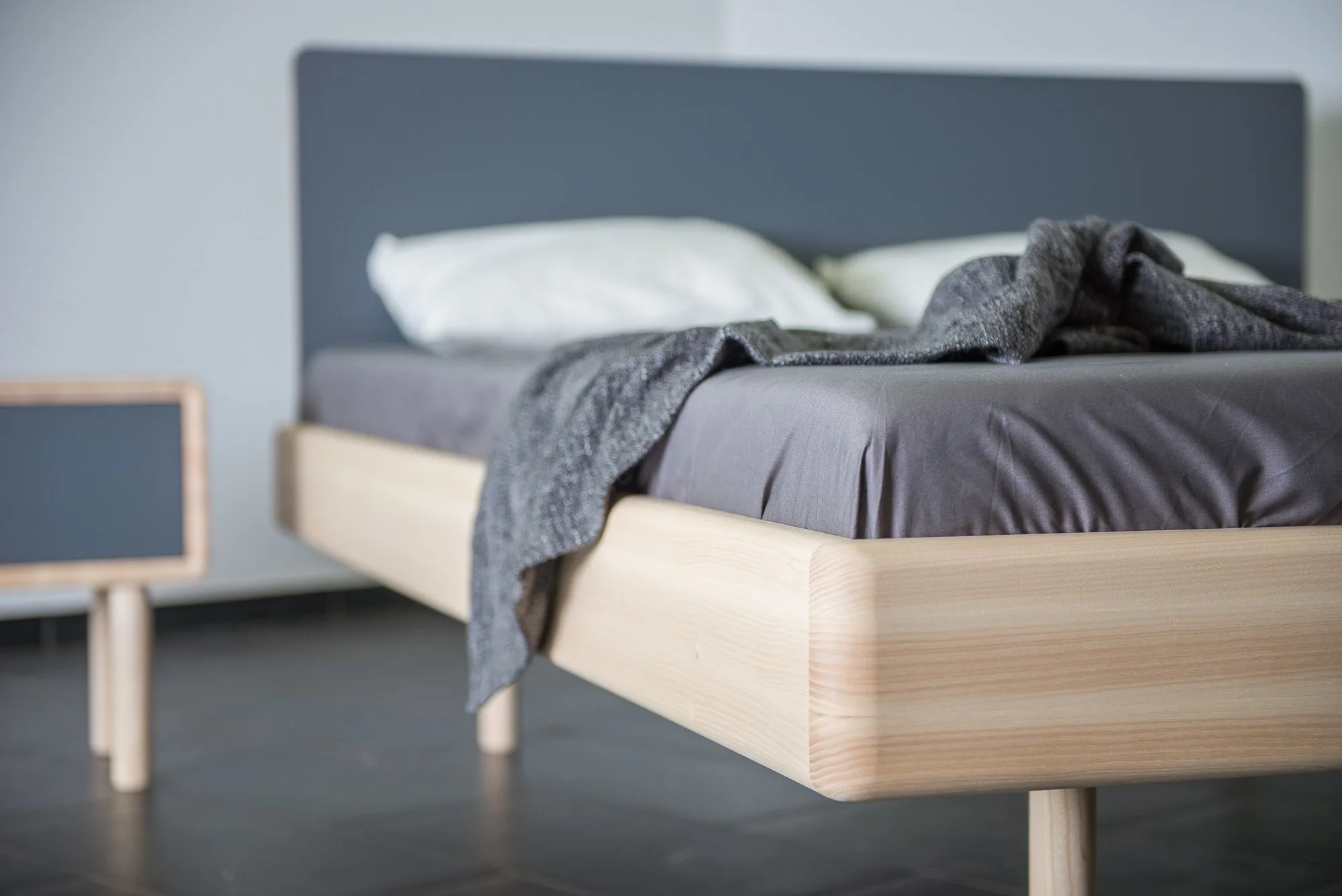 Solid wood bed Maseo