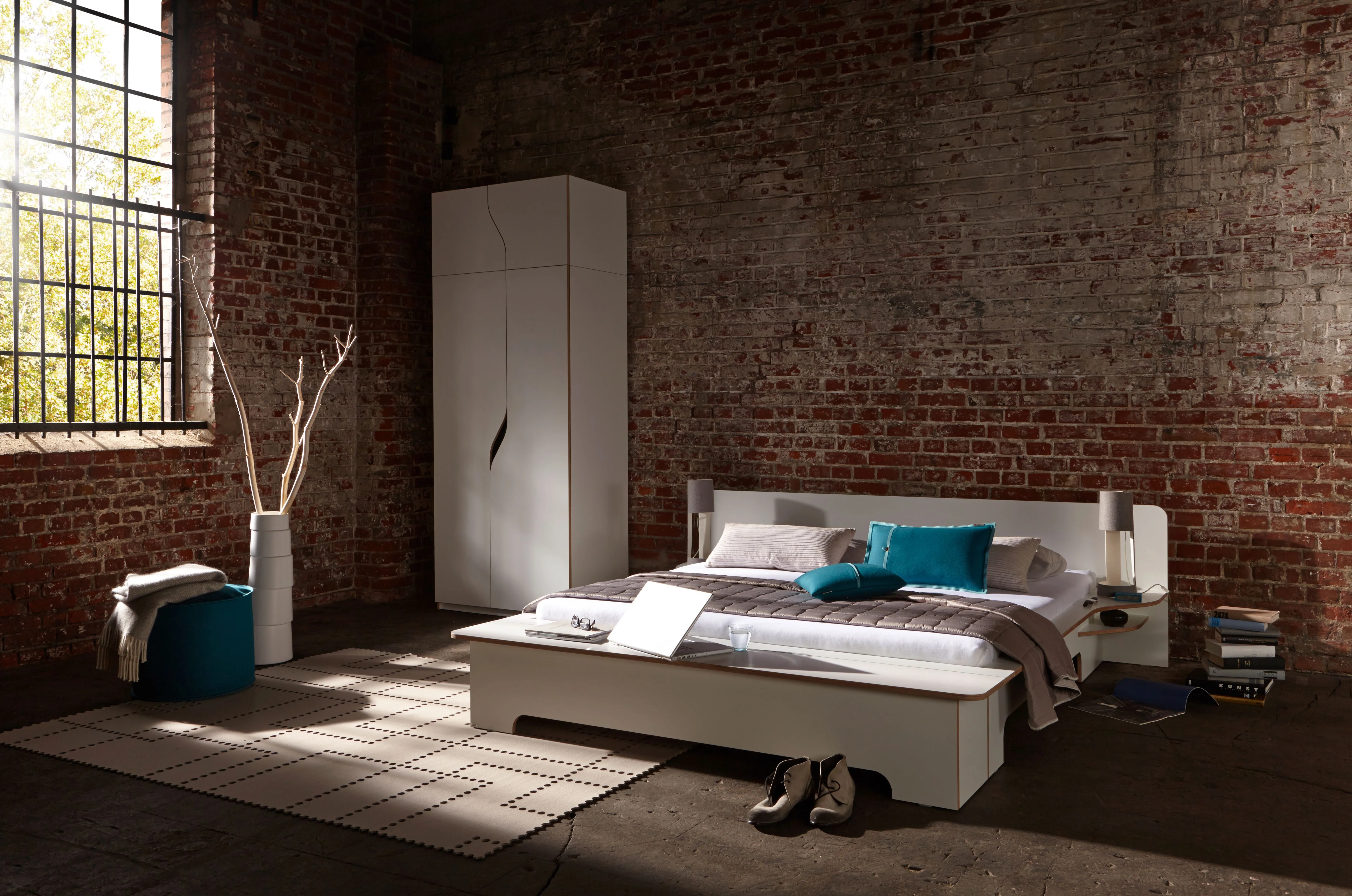 betten-designerbetten-doppelbett plane mit Bettkasten weiß interieur