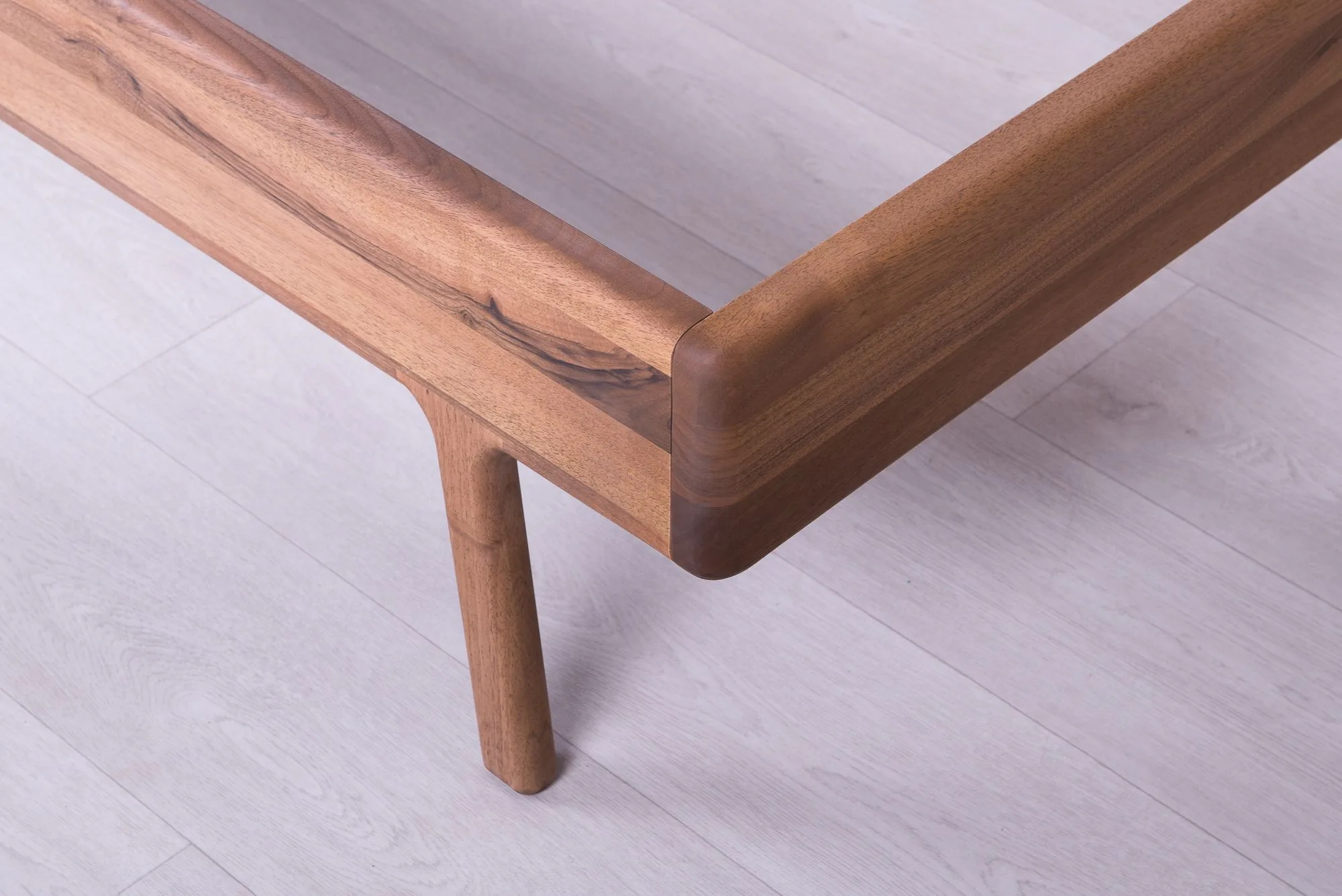 Rast Design Massivholzbett Aristeo Detail