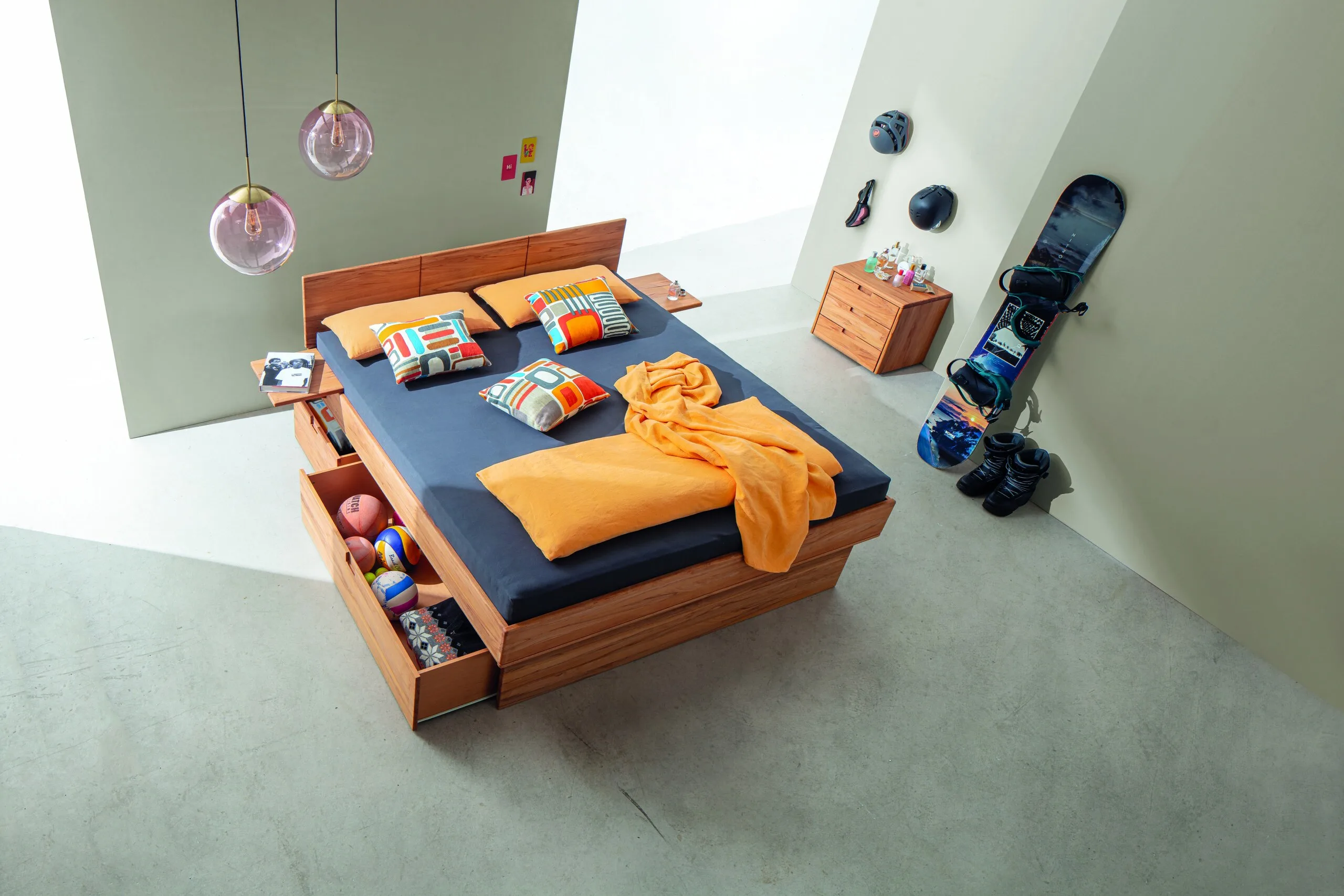 Dormiente Massivholzbett Soreo